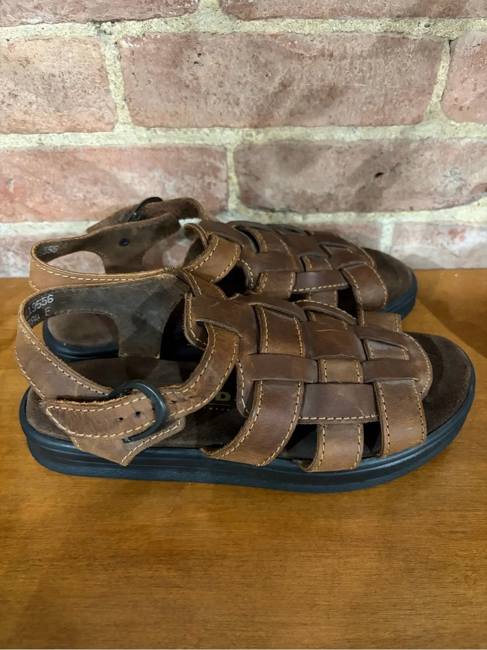 Vintage Eastland women’s size 9M  brown leather sandals